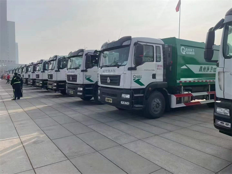 高端汕德卡環(huán)衛(wèi)車裝配青州環(huán)衛(wèi)交車儀式