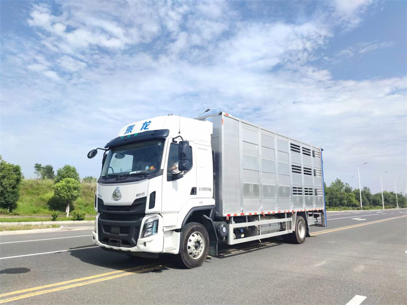 廣東茂名東風(fēng)柳汽畜禽運(yùn)輸車全系現(xiàn)車特價(jià)