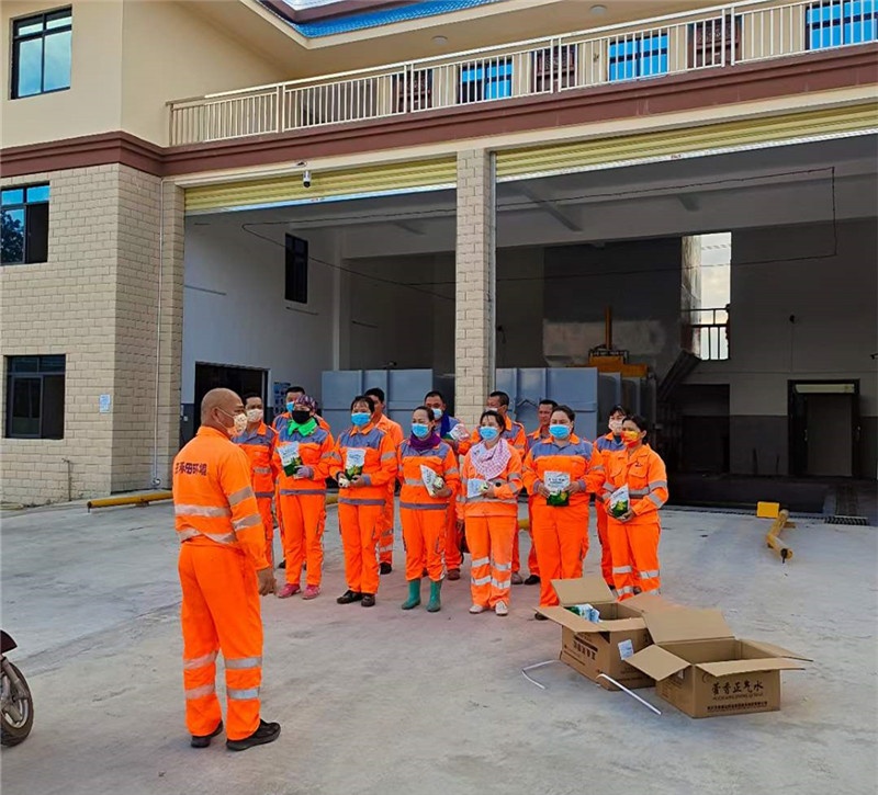 程力國(guó)內(nèi)最先進(jìn)地埋式垃圾壓縮站交付